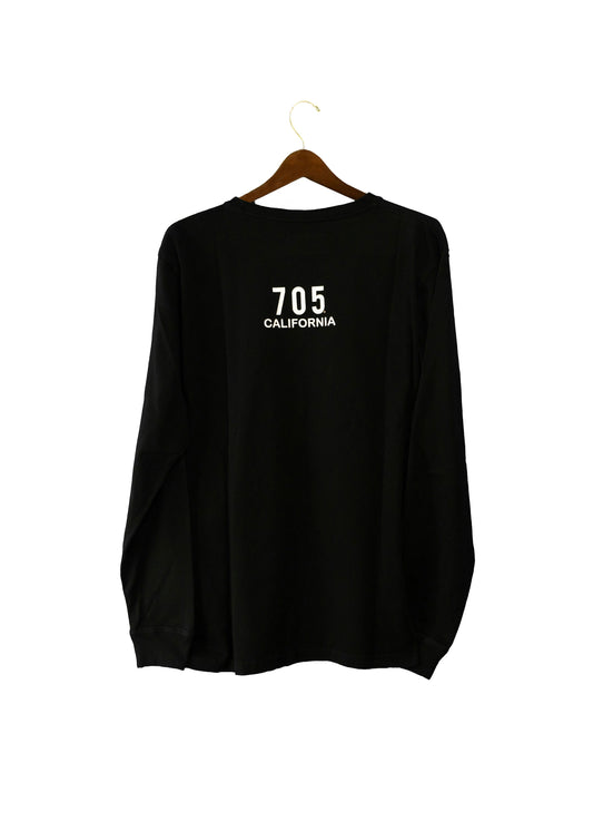 T-shirt noir manches longues sur fond clair