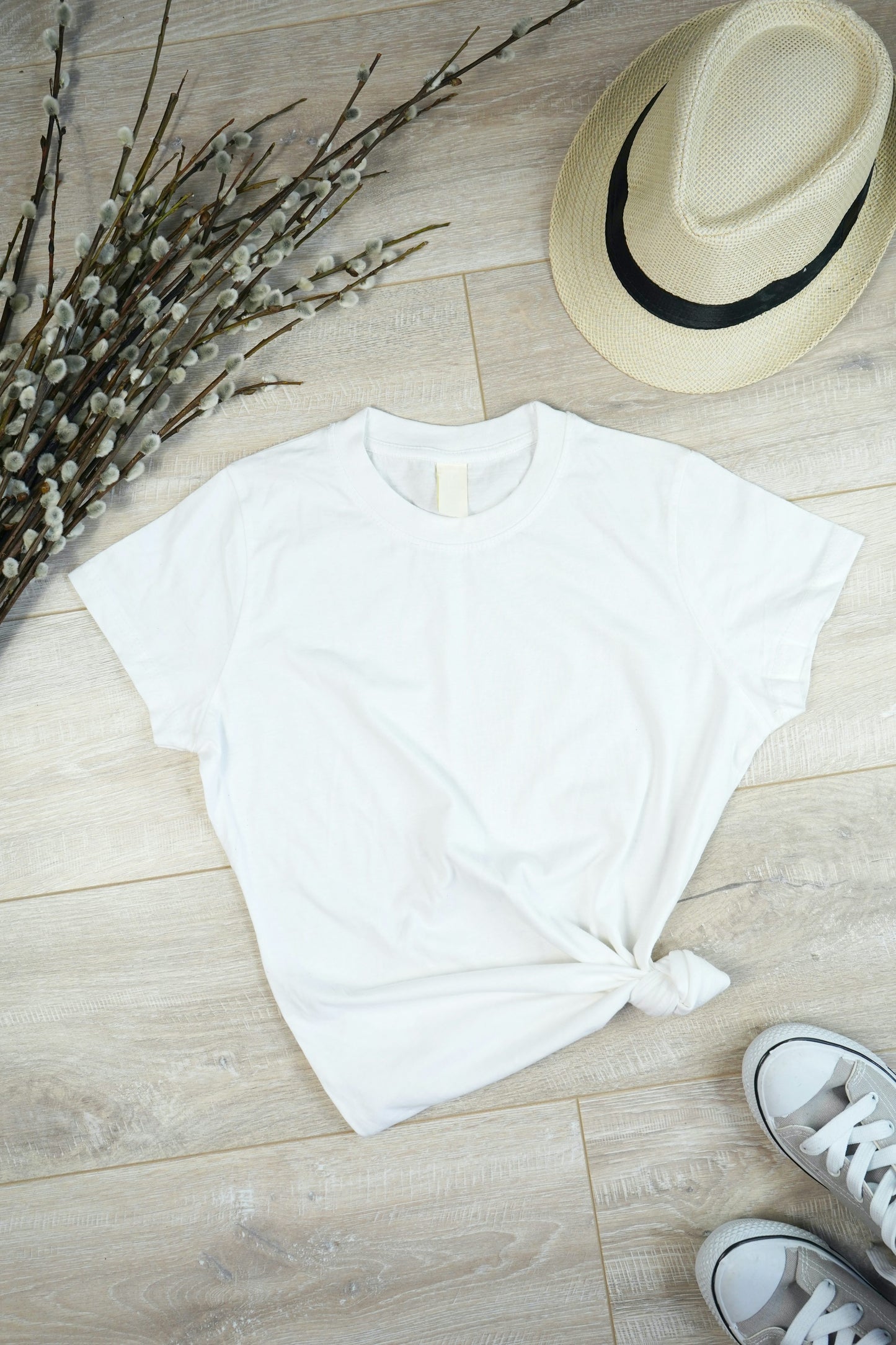 T-shirt blanc à plat avec accessoires